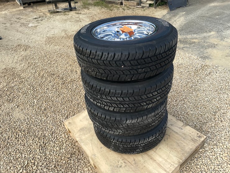 #3851-•-set-of-acura-mdx-rims-and-tires-image-3
