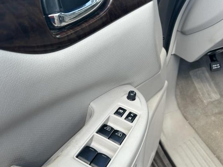 2016-nissan-quest-image-7