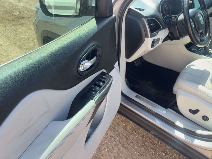 2020-jeep-cherokee-limited-image-11