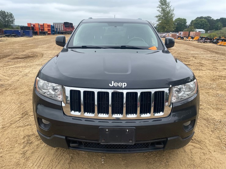 2011-jeep-grand-cherokee-laredo-image-2