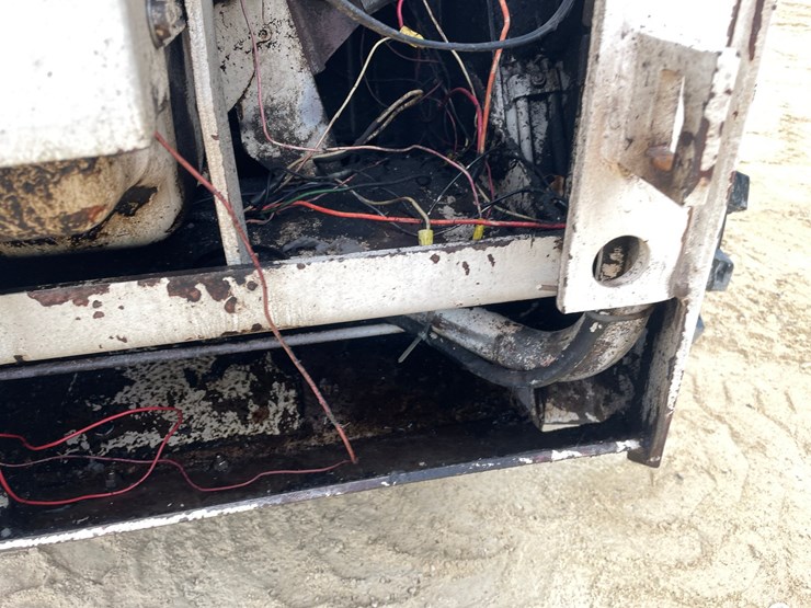 #313-•-bobcat-7222-hydrostatic-skidsteer-image-53