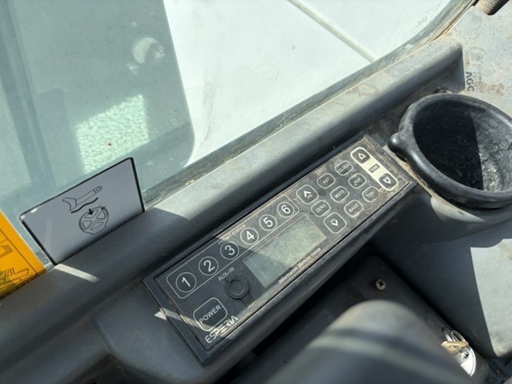 2014-takeuchi-tb235-image-28
