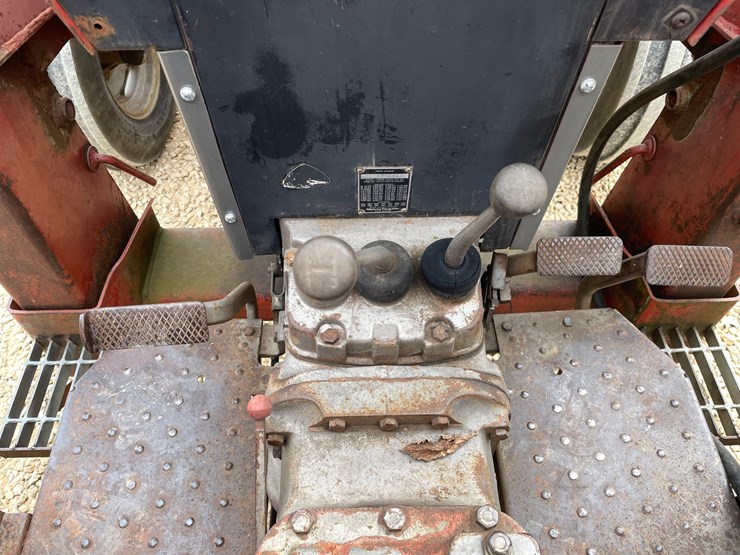 massey-ferguson-265-image-37