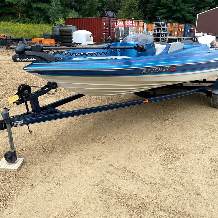 #1258 • 1988 18' Bayliner Bass Trophy Boat (Has WI Title)