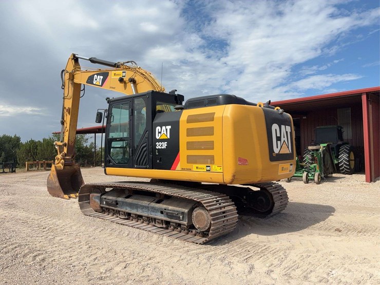 2017-caterpillar-323-image-4