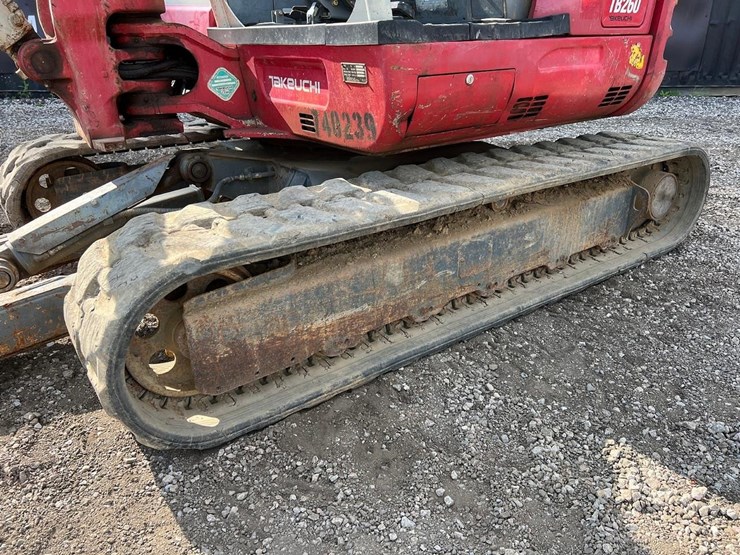 2016-takeuchi-tb260-image-15