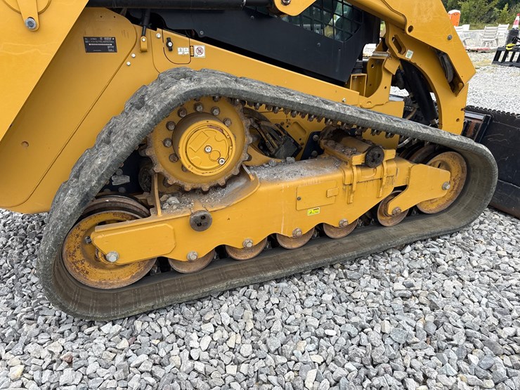 2024-caterpillar-279d3-image-10
