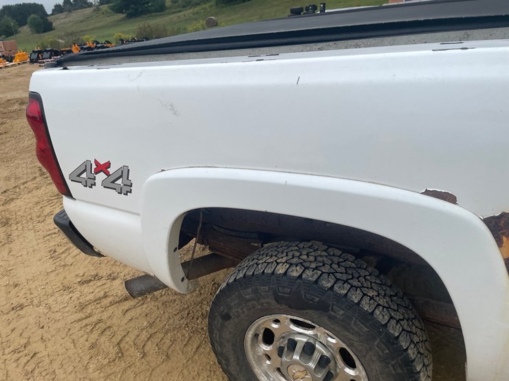 2005-chevrolet-silverado-2500-image-22