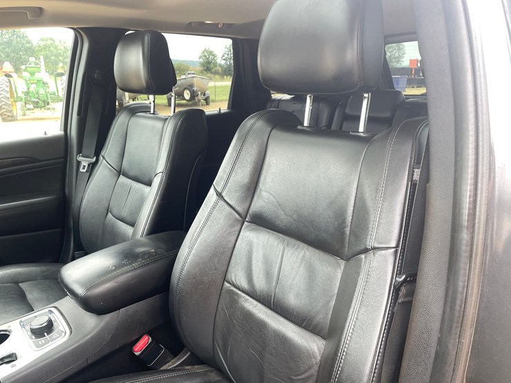 2011-jeep-grand-cherokee-laredo-image-42