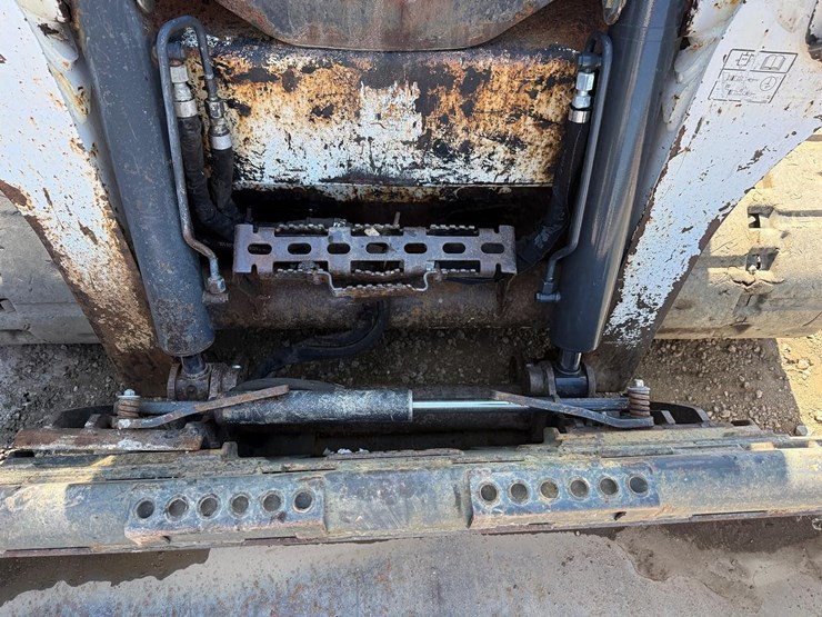 2015-bobcat-t770-image-10