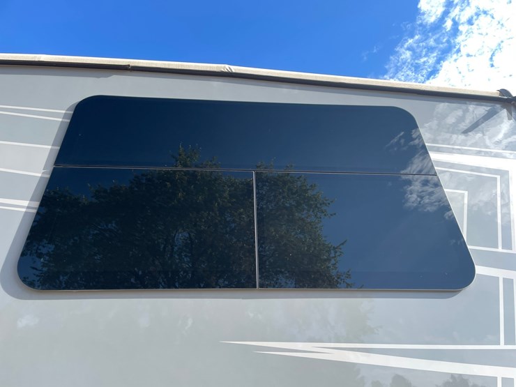 #100-•-2022-heartland-391-road-warrior-toy-hauler-camper-(has-wi-title)-image-26