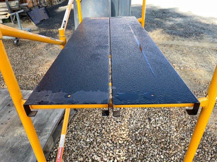 #3870-•-4'-rolling-scaffolding-image-7
