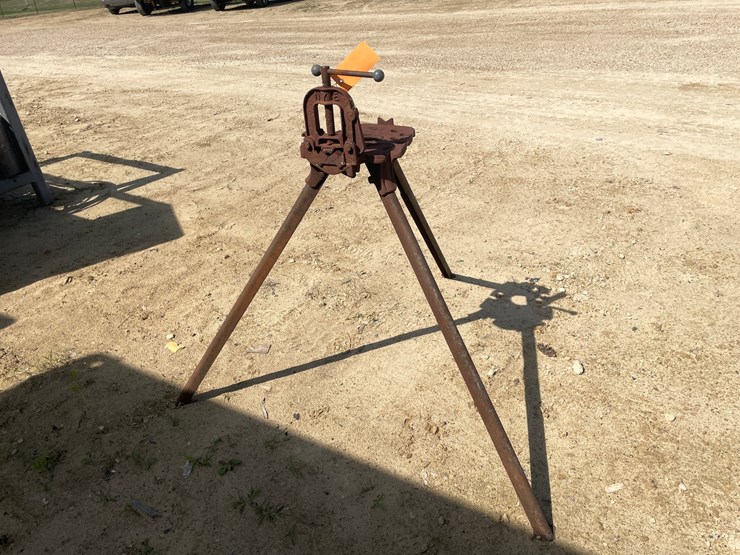 #3864-•-pipe-vise-stand-image-4