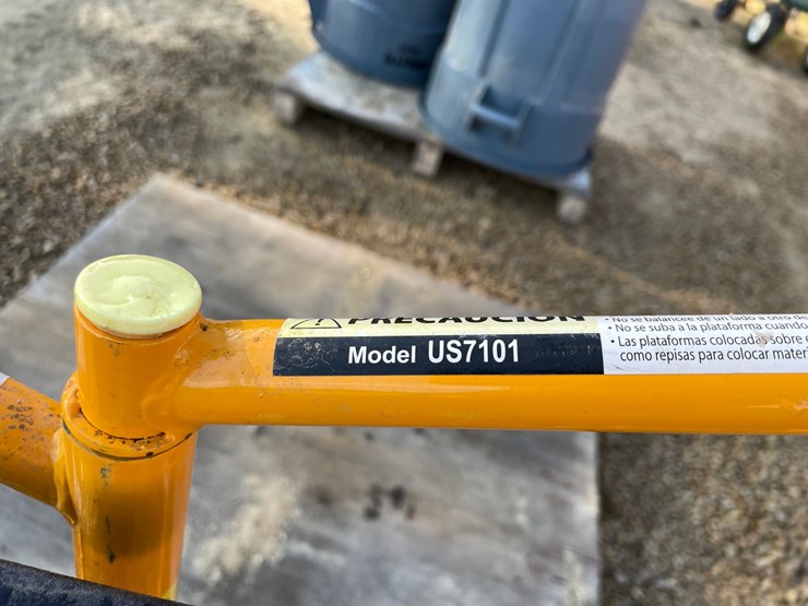 #3870-•-4'-rolling-scaffolding-image-10