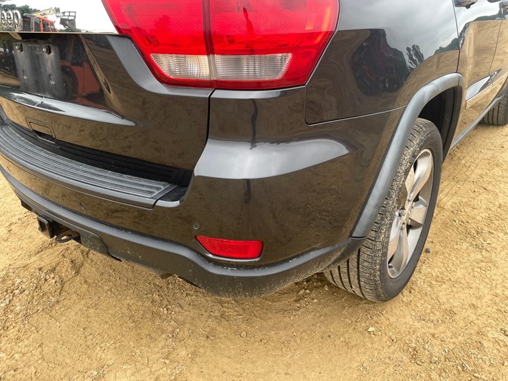 2011-jeep-grand-cherokee-laredo-image-24