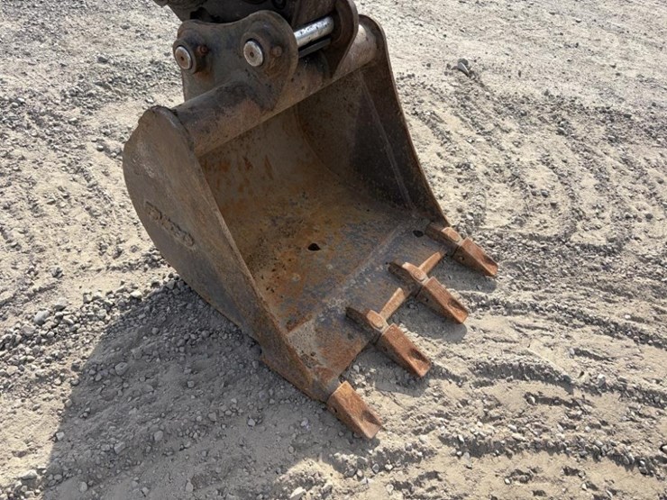 2014-takeuchi-tb235-image-9