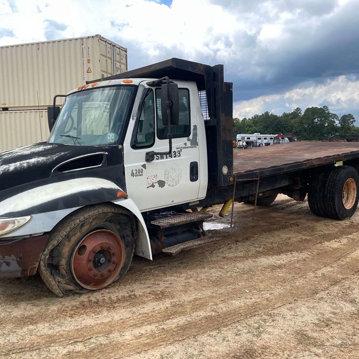 2001 INTERNATIONAL 7400