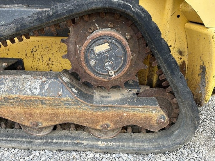 new-holland-c227-image-12