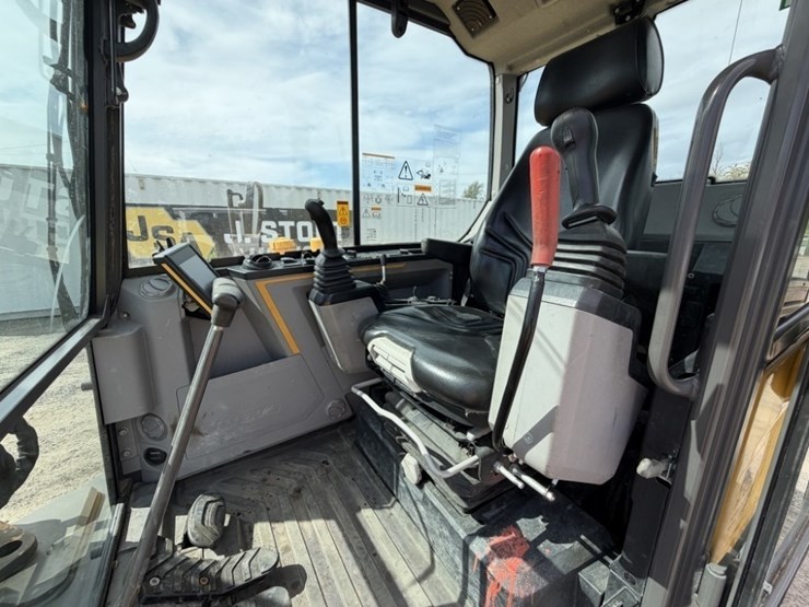 2021-volvo-ec60e-image-25
