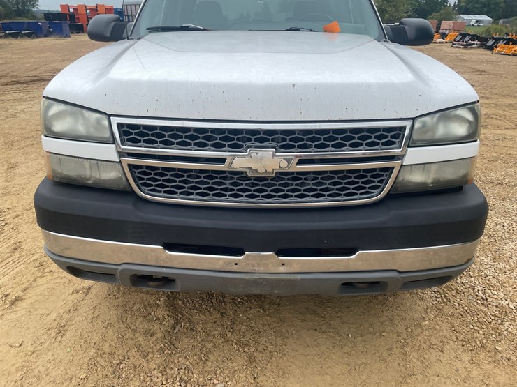 2005-chevrolet-silverado-2500-image-14
