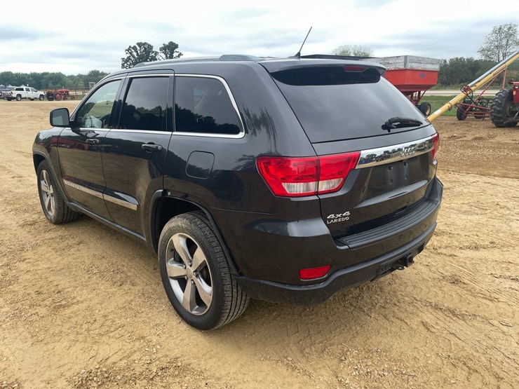 2011-jeep-grand-cherokee-laredo-image-8