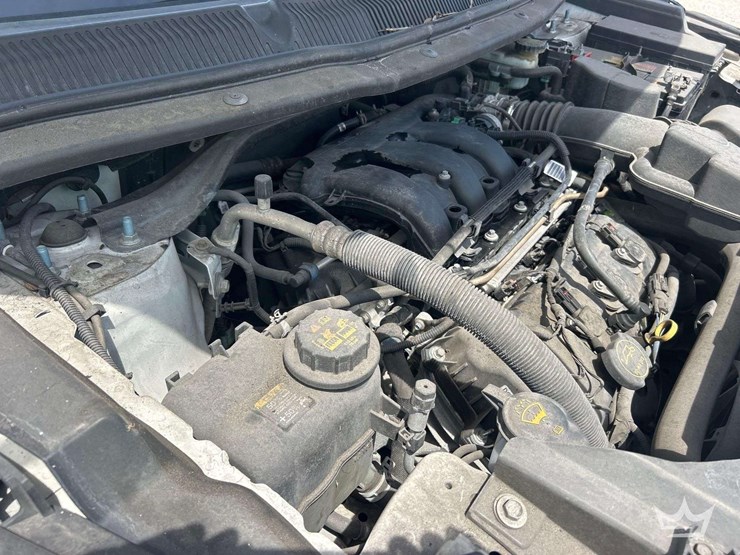2015-ford-explorer-image-8