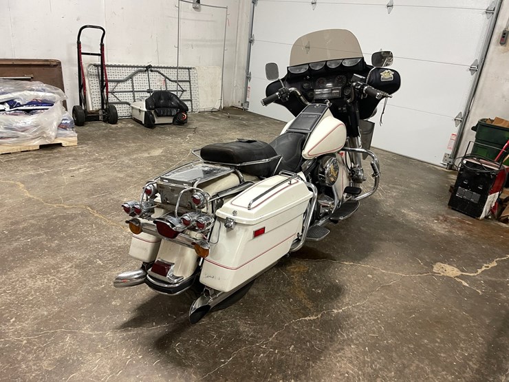 #1251-•-1986-harley-davidson-electric-glide-classic-motorcycle-(has-wi-title)-image-4