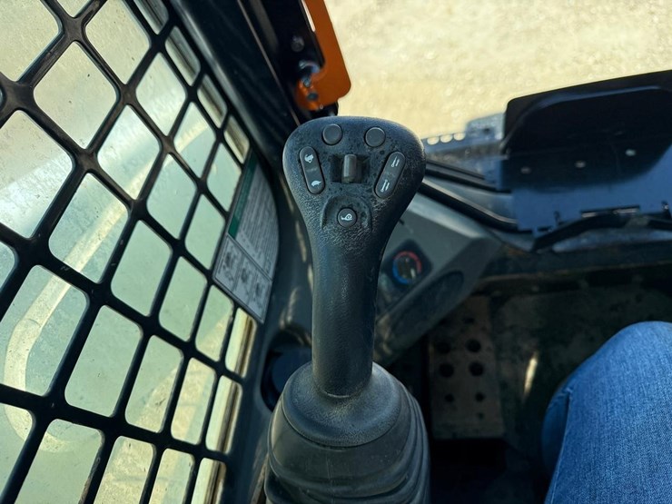 2015-bobcat-t650-image-24