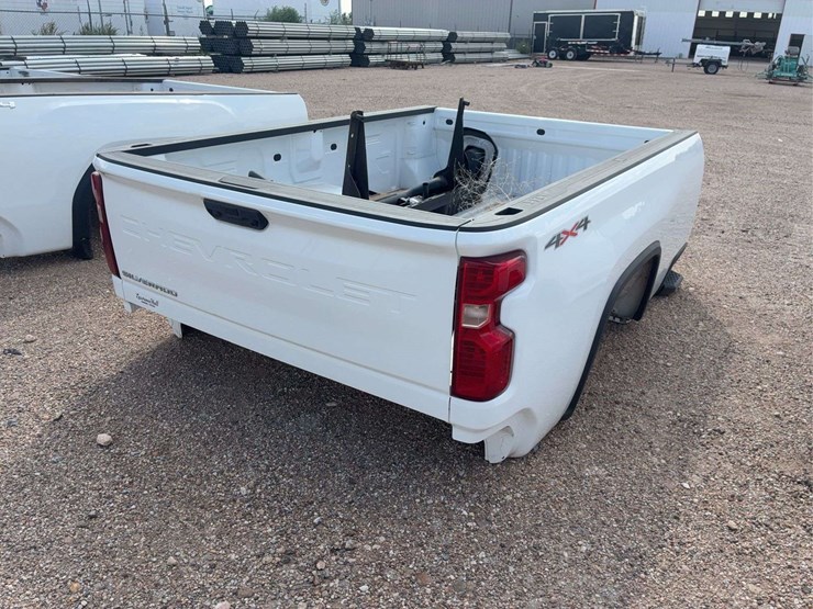 2019-2023-chevy-long-bed-truck-bed-image-5