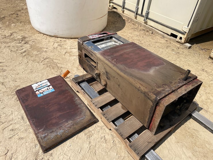 #3843-•-vintage-standard-fuel-pump-image-2