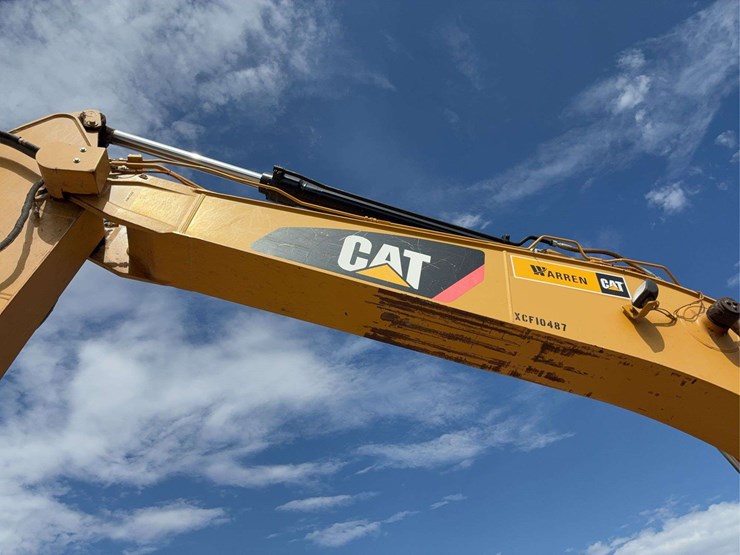 2017-caterpillar-323-image-14