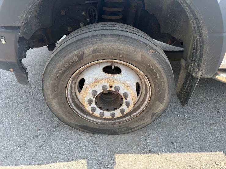 2017-ford-f550-image-36