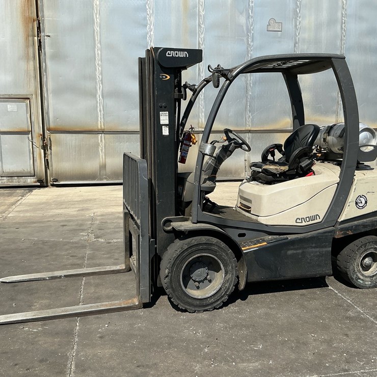 #303 • 2016 Crown C-51050-65 Propane Forklift