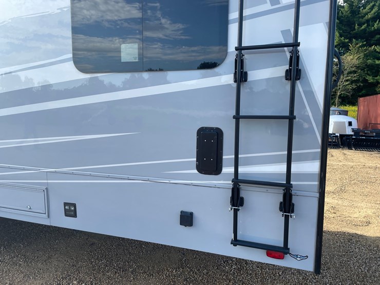 #100-•-2022-heartland-391-road-warrior-toy-hauler-camper-(has-wi-title)-image-46