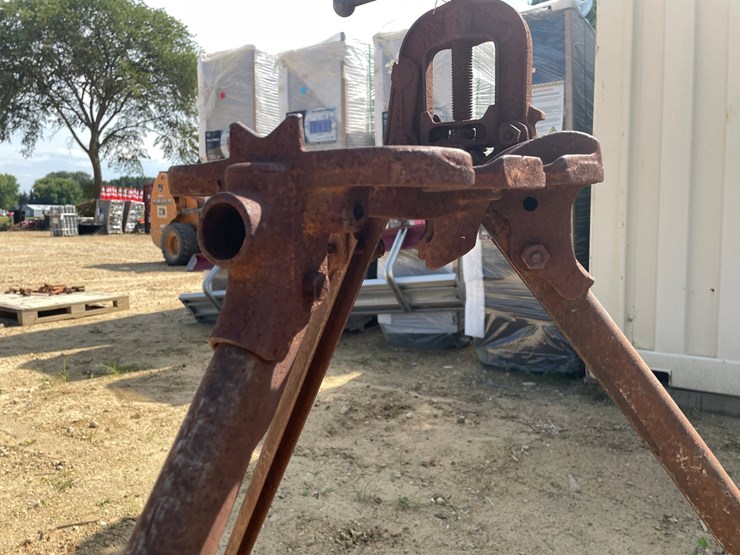 #3864-•-pipe-vise-stand-image-11