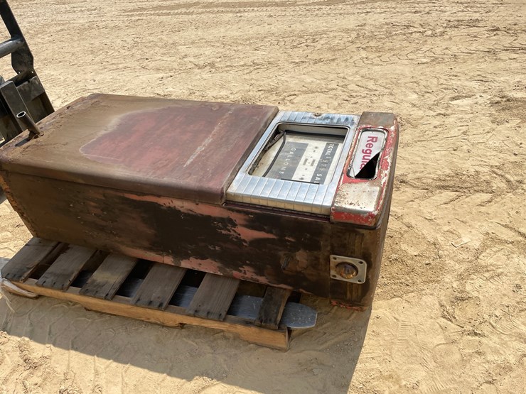 #3843-•-vintage-standard-fuel-pump-image-7