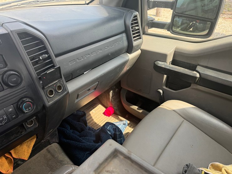 2017-ford-f550-image-24