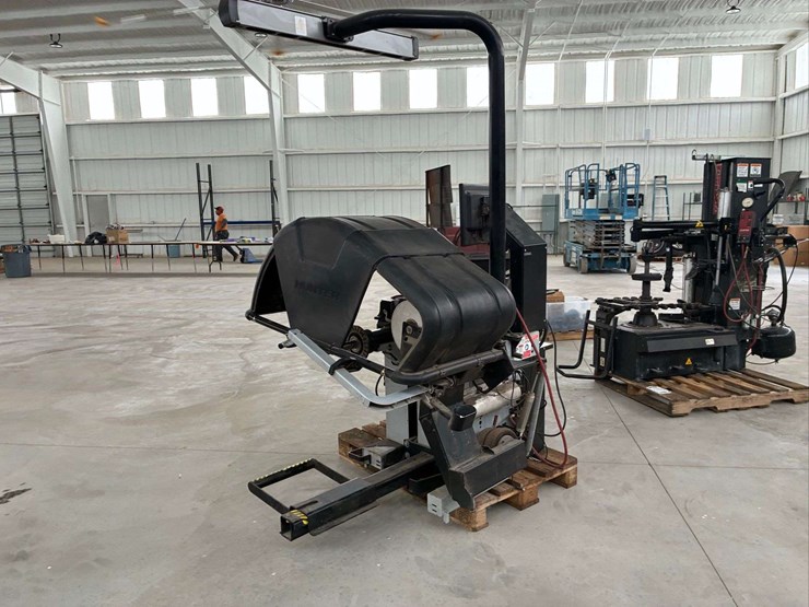 vas-6230b-hunter-hammerhead-wheel-balancer-image-5