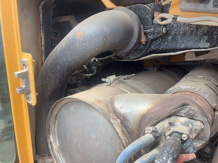2015-caterpillar-d6t-xl-image-37