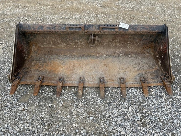 74”-skid-steer-tooth-bucket-image-1