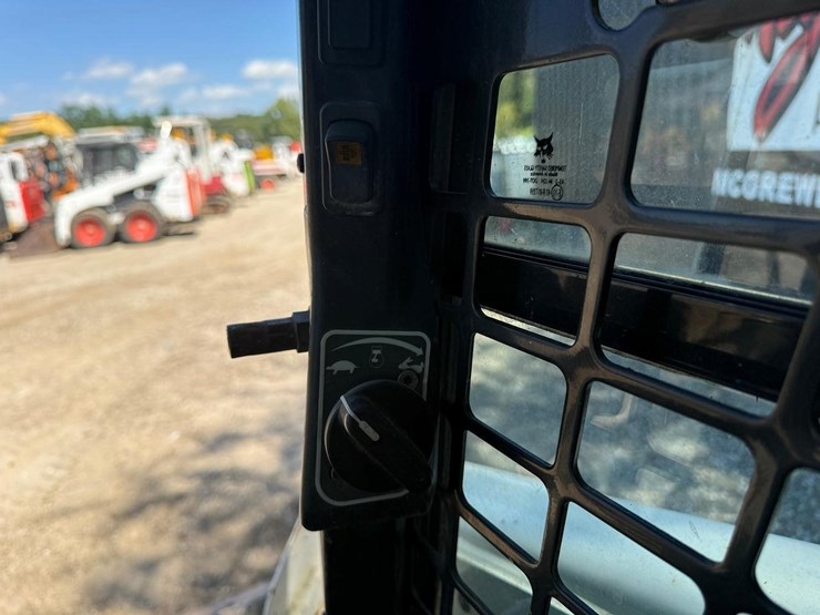 2015-bobcat-t770-image-23