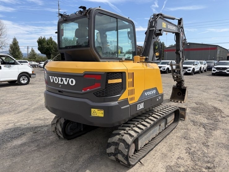 2021-volvo-ec60e-image-4