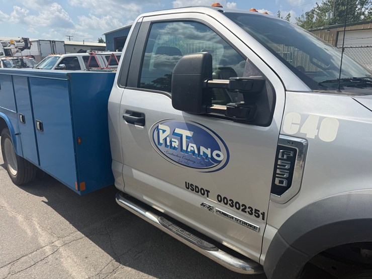2017-ford-f550-image-12