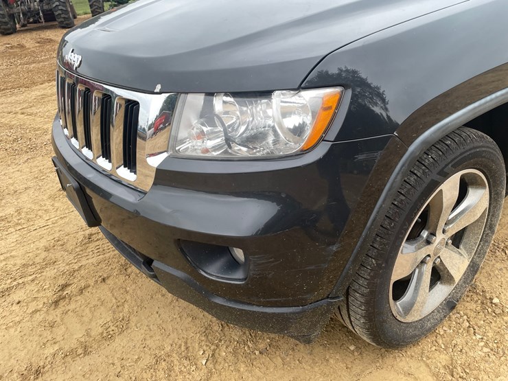 2011-jeep-grand-cherokee-laredo-image-36