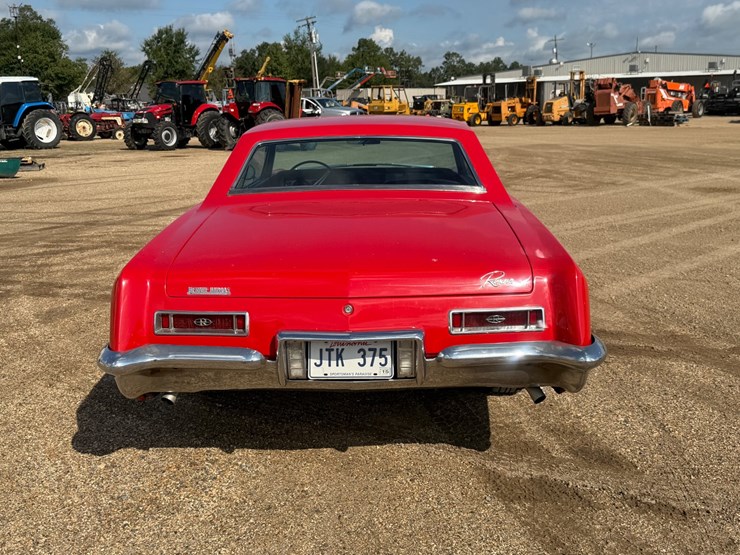 #143-•-1964-buick-riviera-image-9