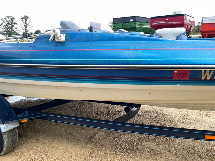 #1258-•-1988-18'-bayliner-bass-trophy-boat-(has-wi-title)-image-12