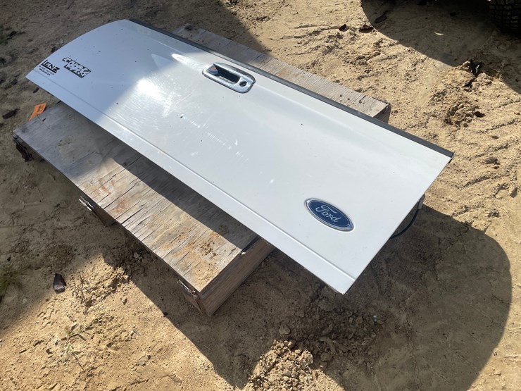 #3877-•-ford-super-duty-tailgate-image-1