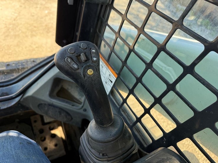 2015-bobcat-t650-image-20