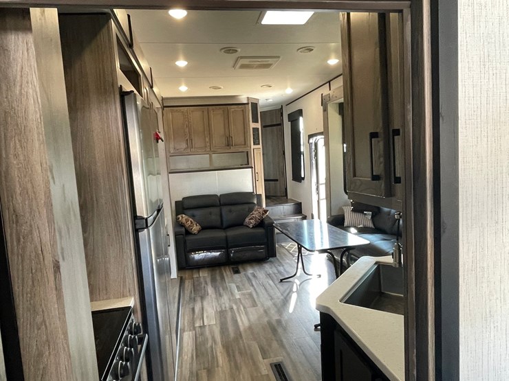 #100-•-2022-heartland-391-road-warrior-toy-hauler-camper-(has-wi-title)-image-168