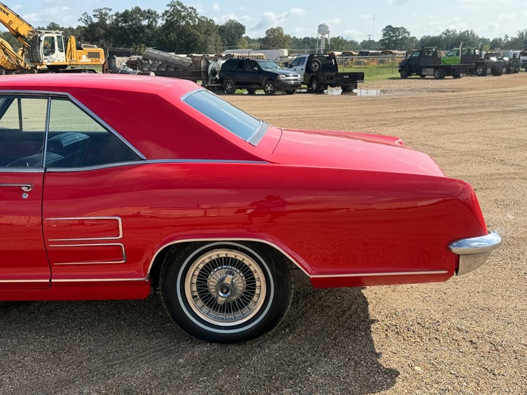 #143-•-1964-buick-riviera-image-10